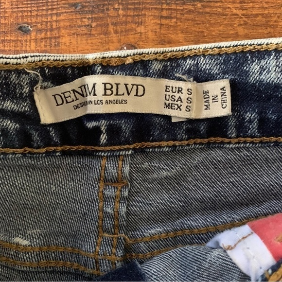 Denim Blvd Jean Acid Wash Shorts Distressed Stars & Stripes Flag Patriotic Sz S - Picture 4 of 7